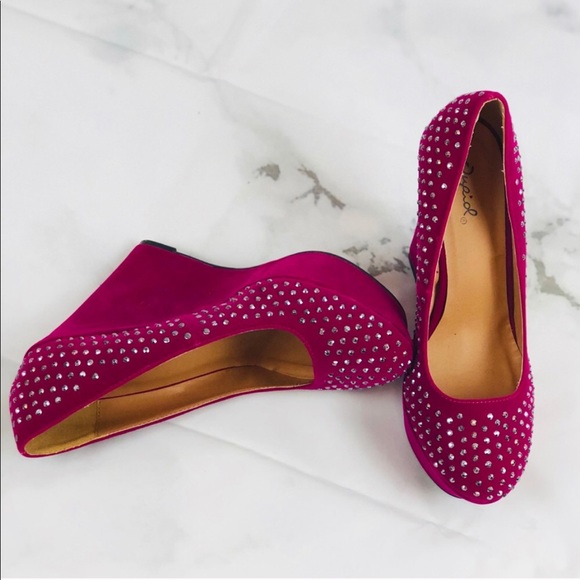 Shoes - NWOB Studded Magenta Wedges